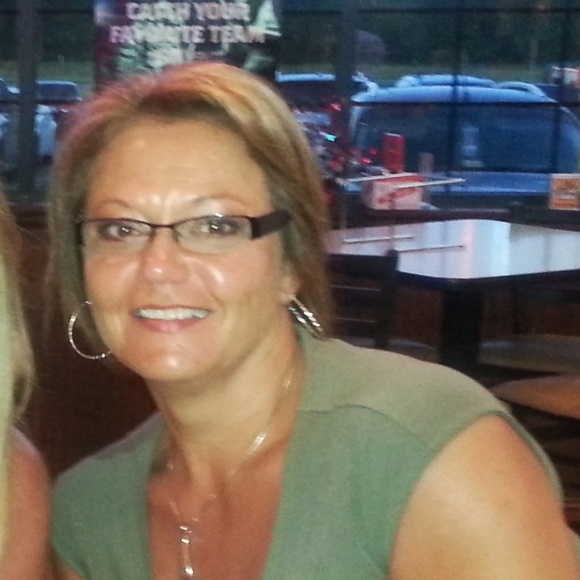 Meet your Posher, Lynda - Picture 2 of 2